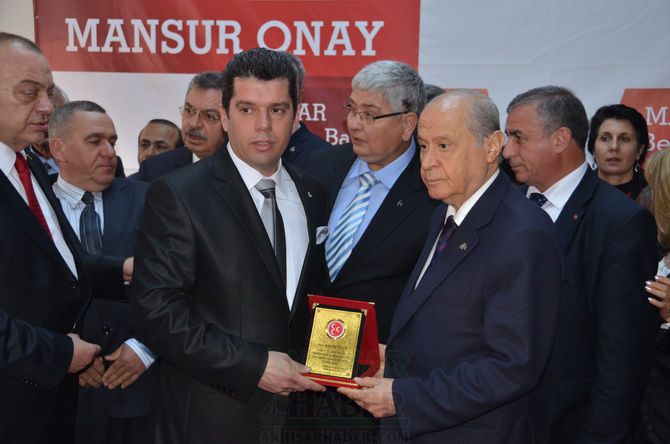 MHP LİDERi DEVLET BAHÇELİ AKHİSARLILAR İLE BULUŞTU